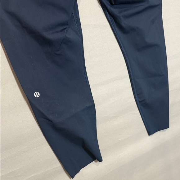 Lululemon Size 18 High Rise Cropped Leggings Navy Blue Athleisure Yoga Pants - Picture 9 of 9